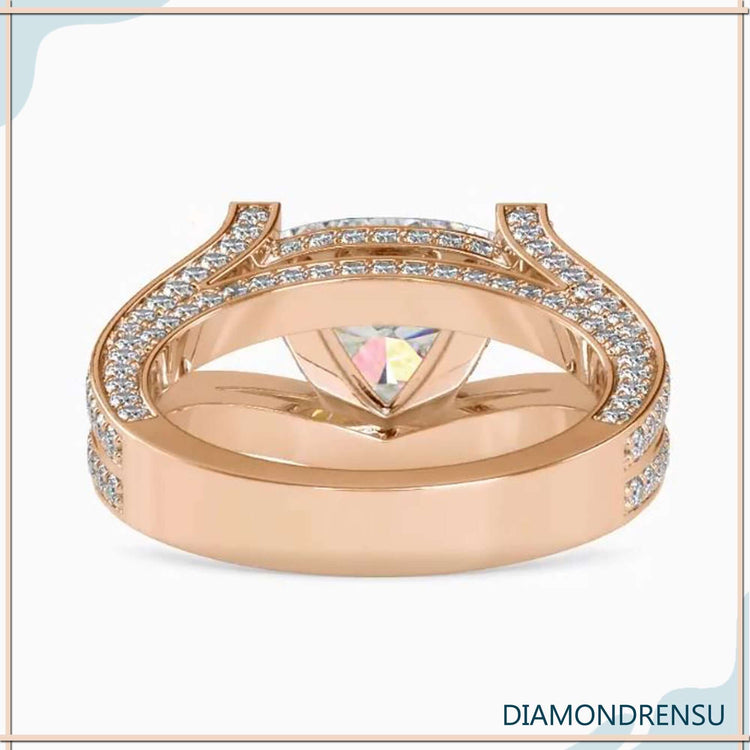 Customise engagement ring with antique and modern features.
