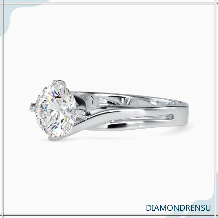 Buy engagement ring with IGI certified lab grown diamond in twisted setting.
