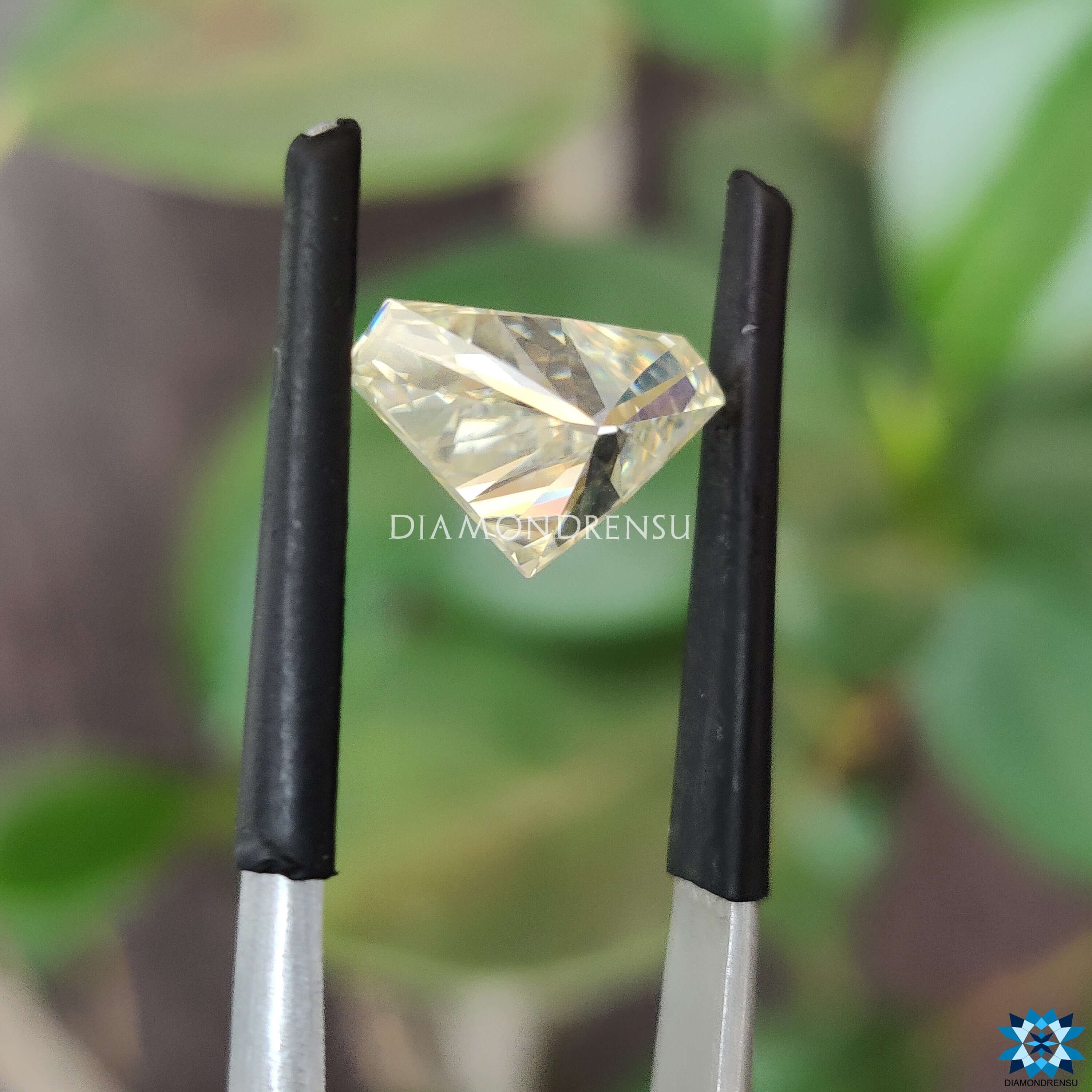 off white moissanite