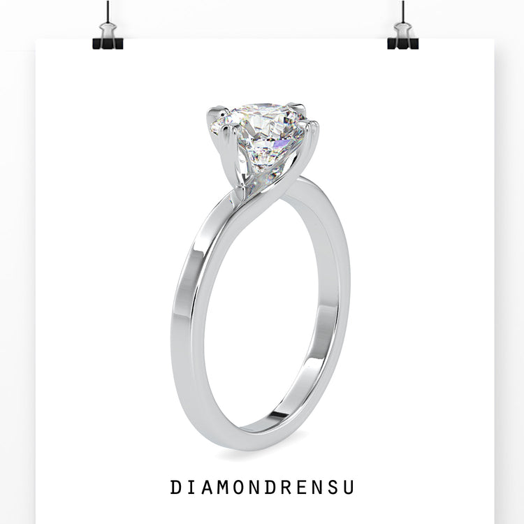 Buy engagement ring in the UK with round solitaire diamond.
