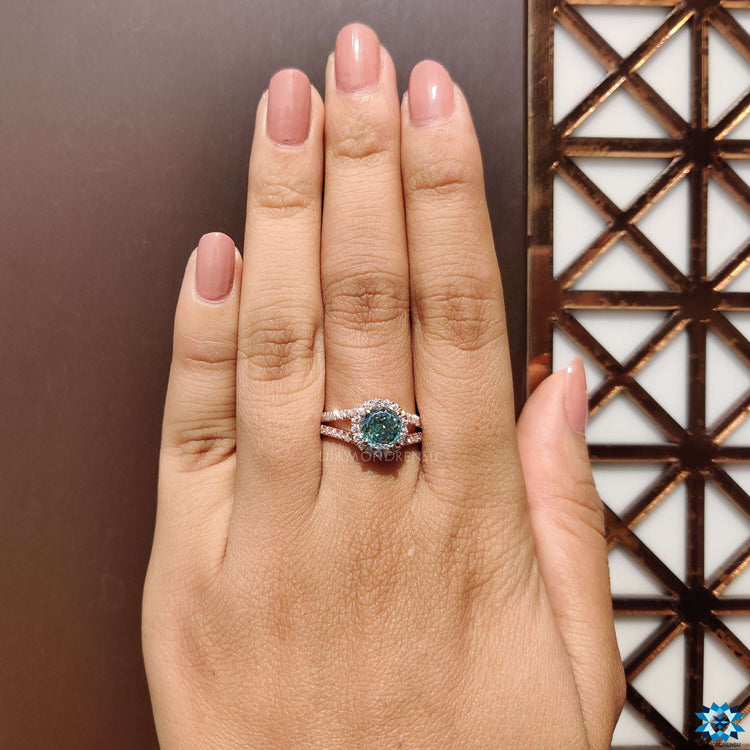 Round pave set ring in white gold.
