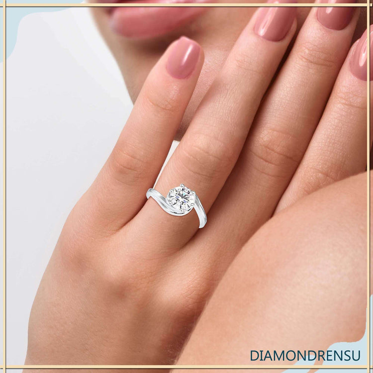 Round diamond ring in 6 prong design, handmade in UK.
