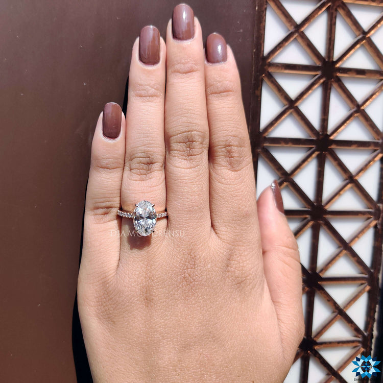 Diamondrensu UK rose gold moissanite ring.
