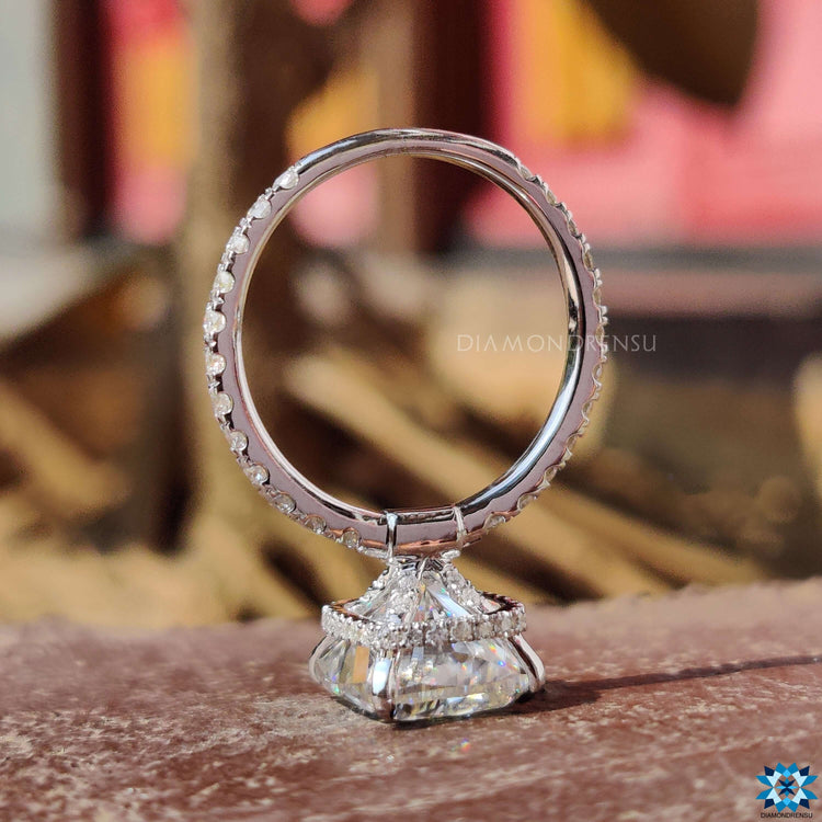 Timeless 4 Prong Claw Setting ensuring maximum brilliance and security.