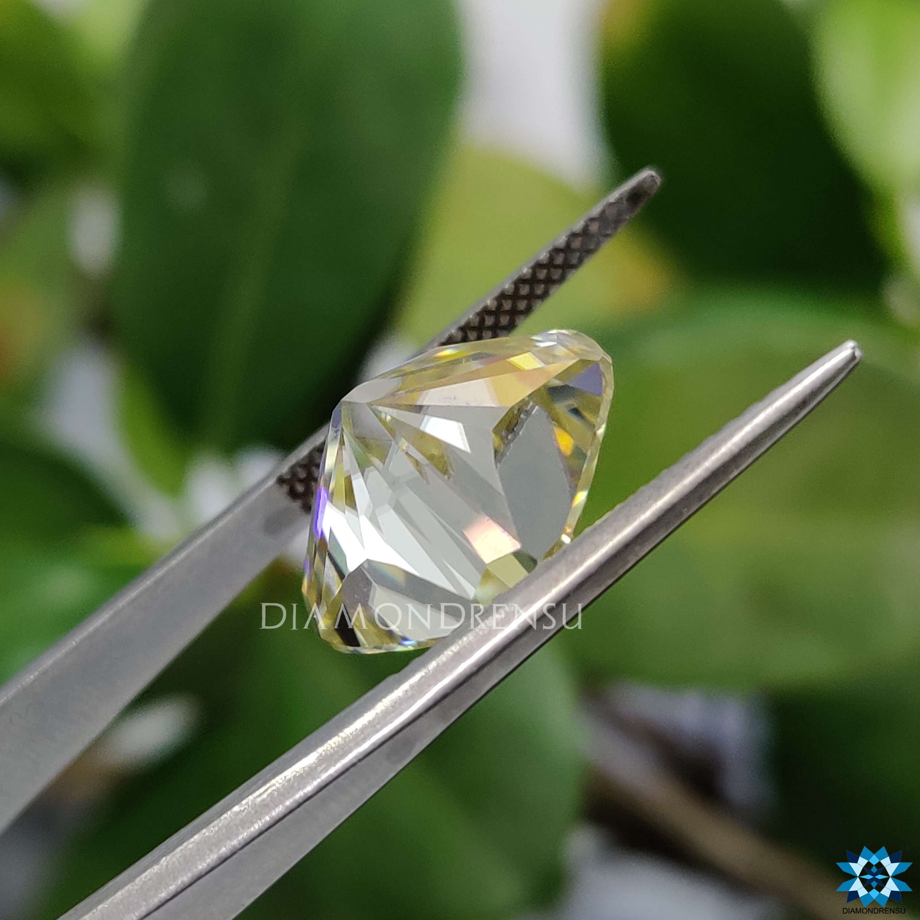 moissanite diamond