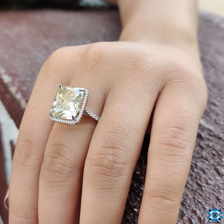 4 claw prong setting ring with cushion halo moissanite.
