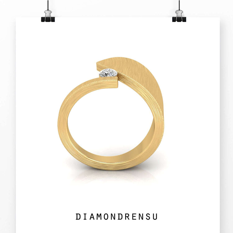 Diamondresnu UK men wedding band in yellow gold with single round cut diamond.
