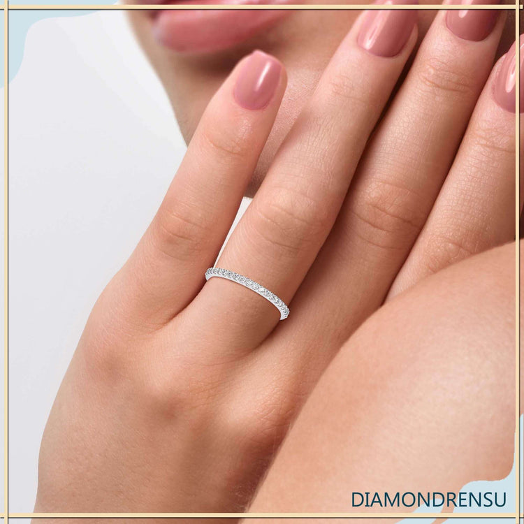 Half eternity wedding band in yellow gold with round diamonds.
