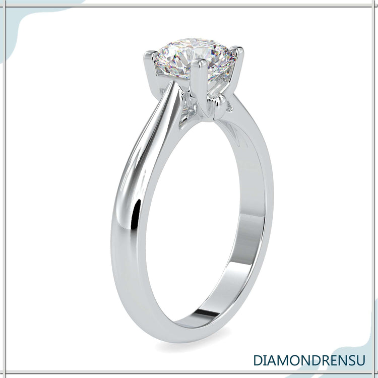 Beautiful rose gold ring with delicate detailing, ideal for romantic and elegant occasions.
