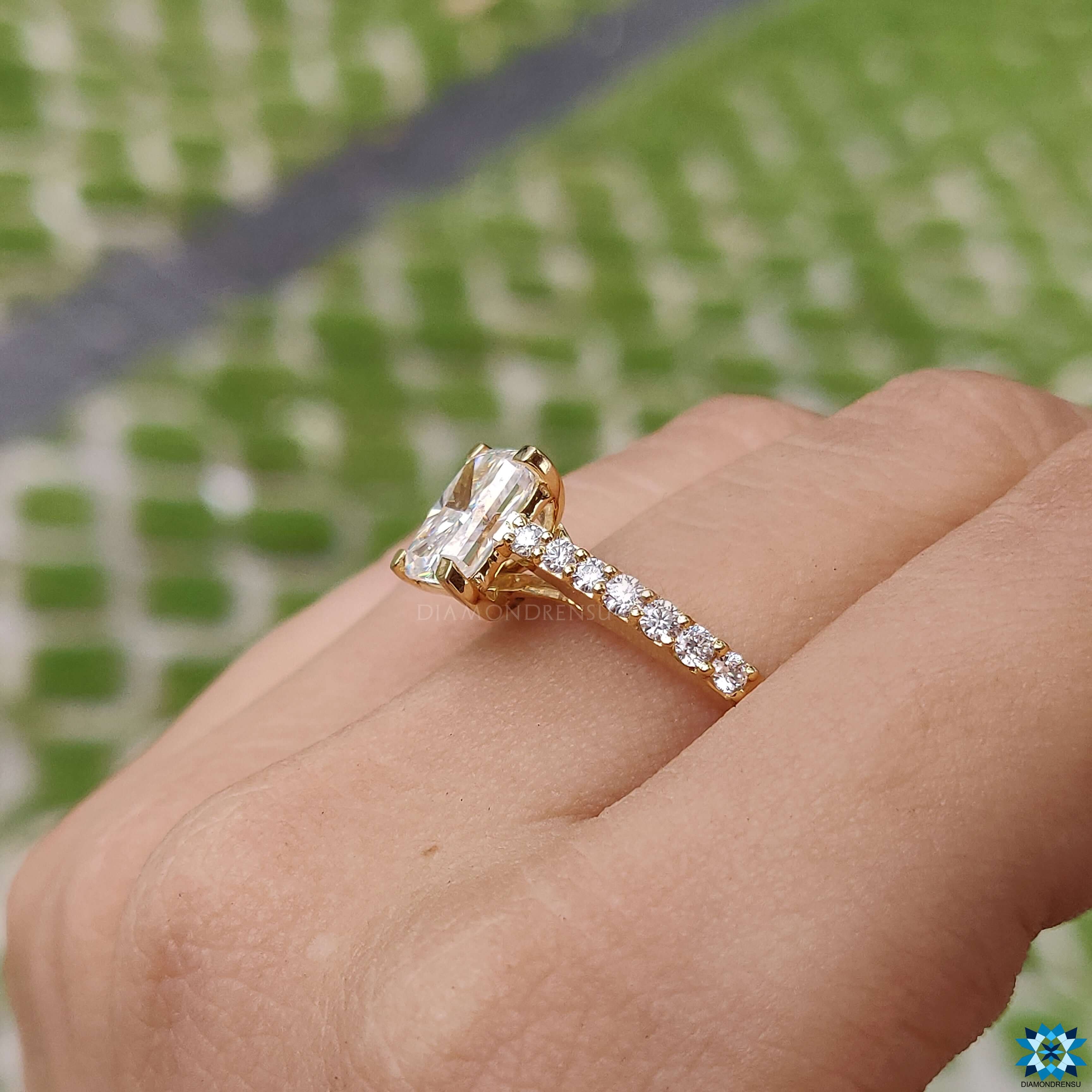 Radiant Cut Moissanite Ring, diamondrensu UK ring, ring trellis
