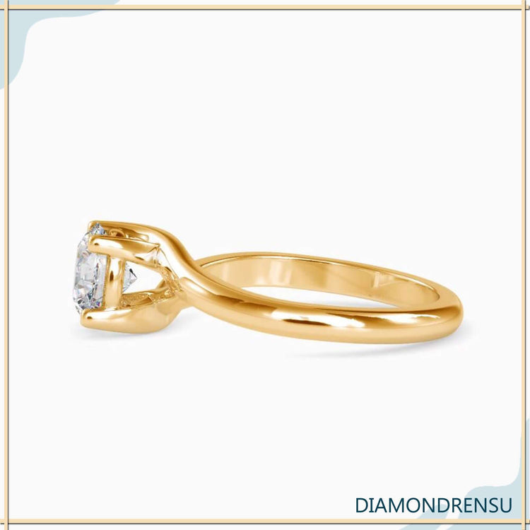 Buy engagement ring featuring round solitaire in yellow gold.
