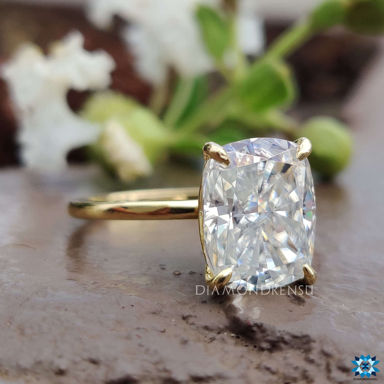 4 prong claw setting securing an elongated cushion cut moissanite.
