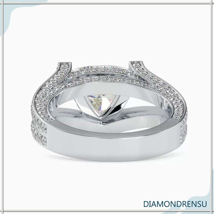 IGI certified engagement ring in yellow gold design.
