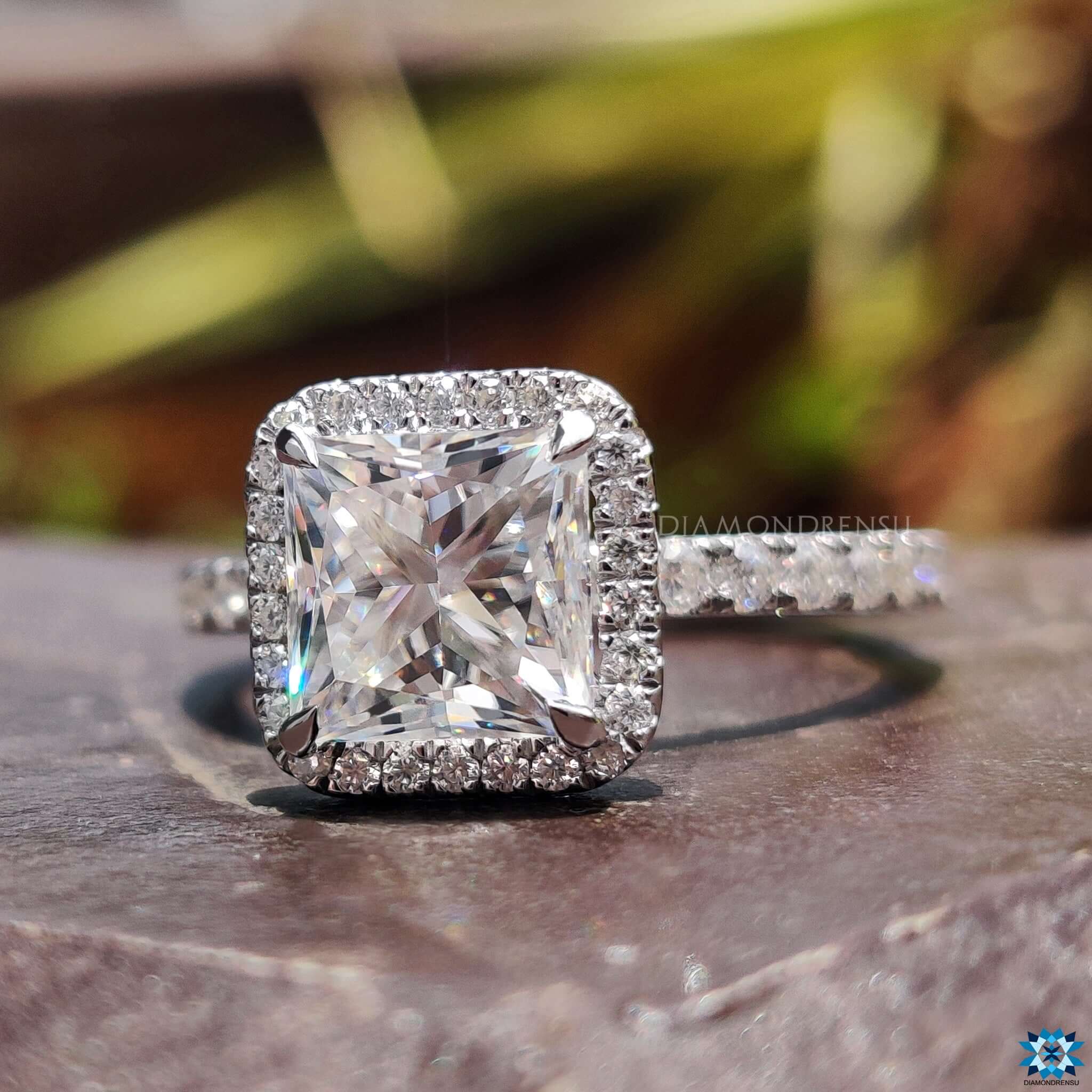 princess cut moissanite engagement ring