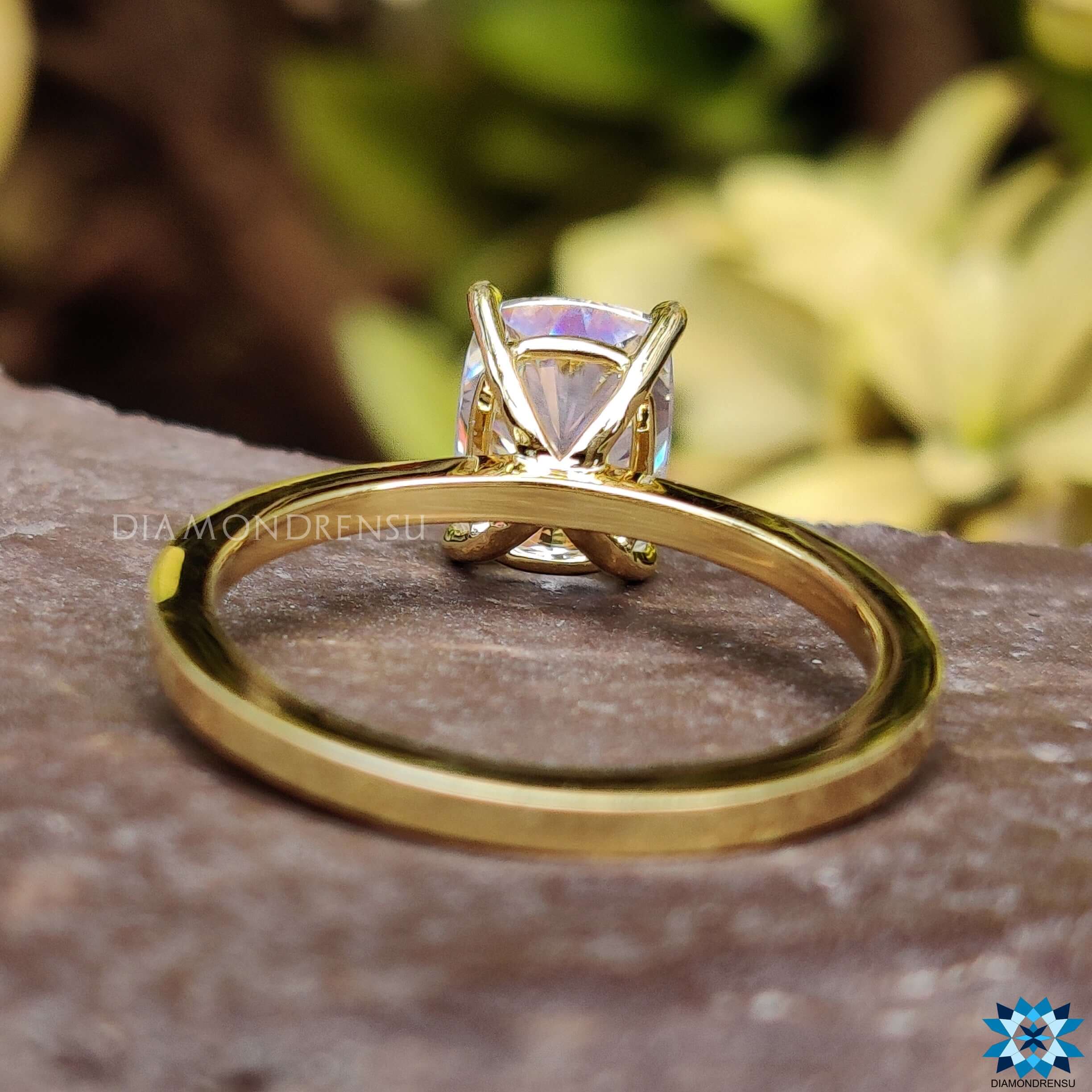 Diamondrensu UK engagement ring with elongated cushion cut