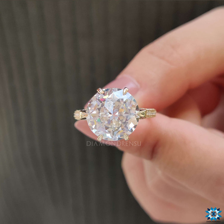 Vintage style yellow gold engagement ring.
