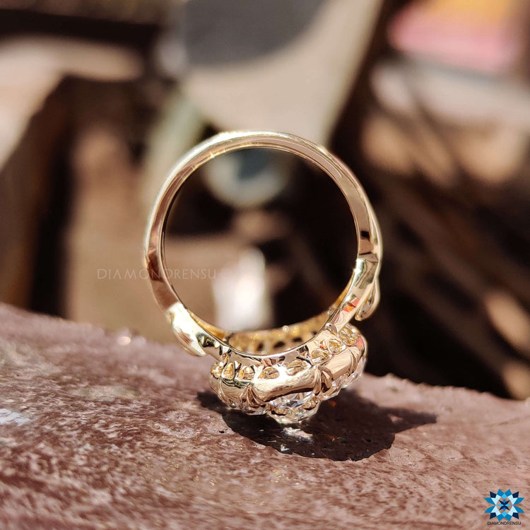 Moissanite engagement ring in vintage style.

