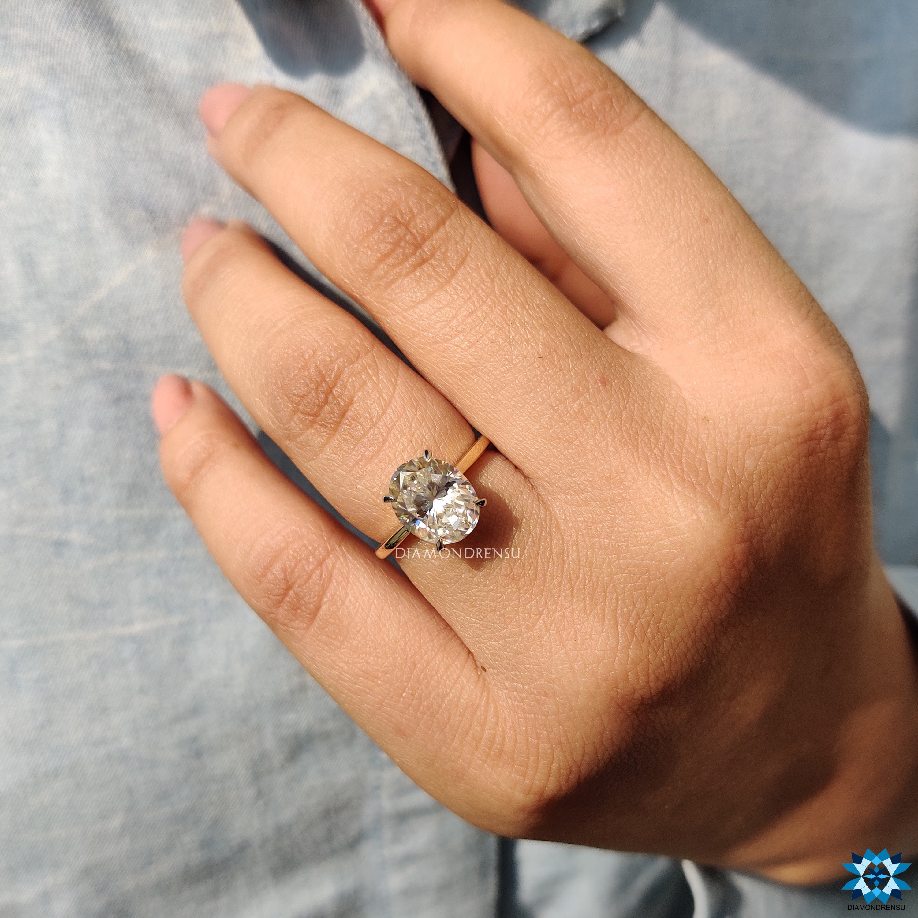 Diamondrensu UK engagement ring in mixed gold with hidden halo mount.
