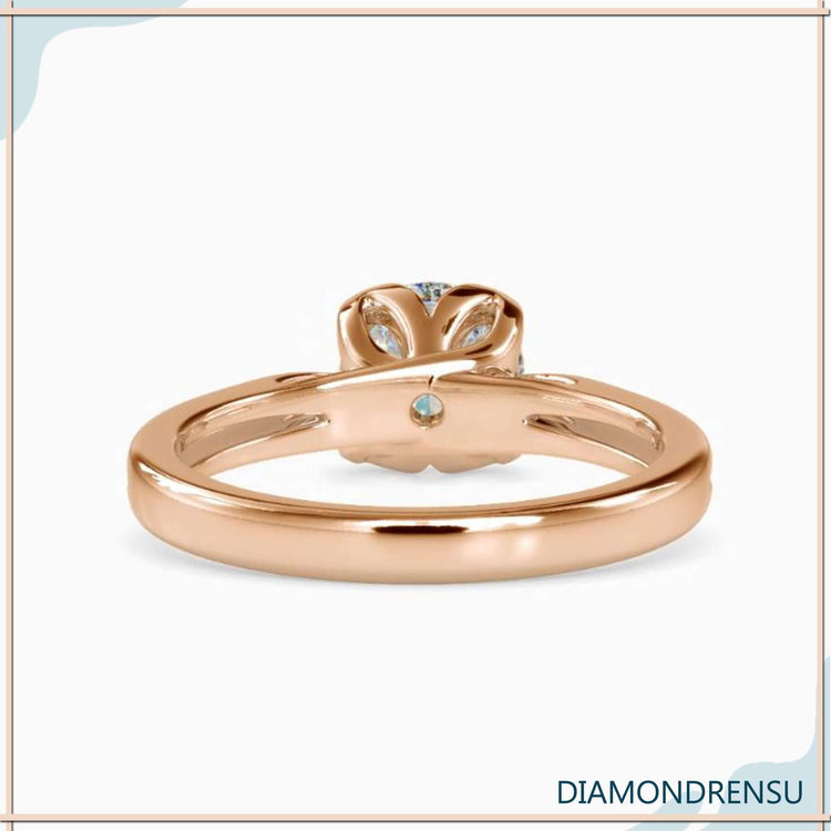 Petal setting engagement ring in a cathedral design with round diamond.
