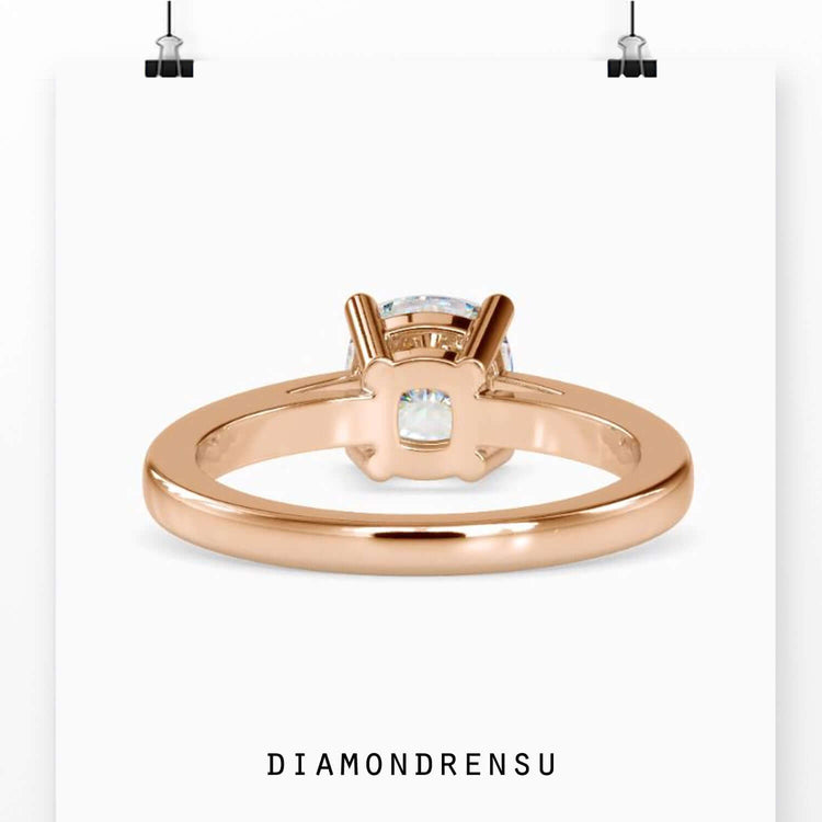 Handmade ring with a diamond solitaire ring set in yellow gold for a timeless look.
