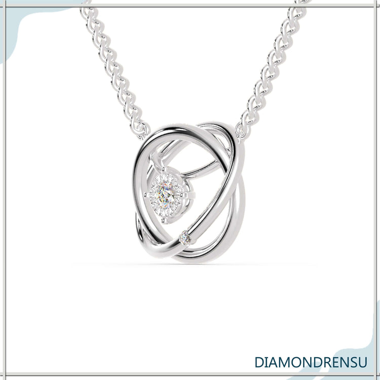 Diamondrensu UK pendant with interlocking rose gold circles.
