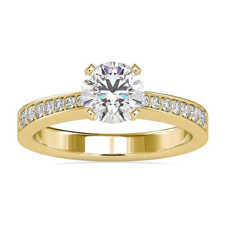 Round cut diamond ring in yellow gold with a simple and elegant design.
