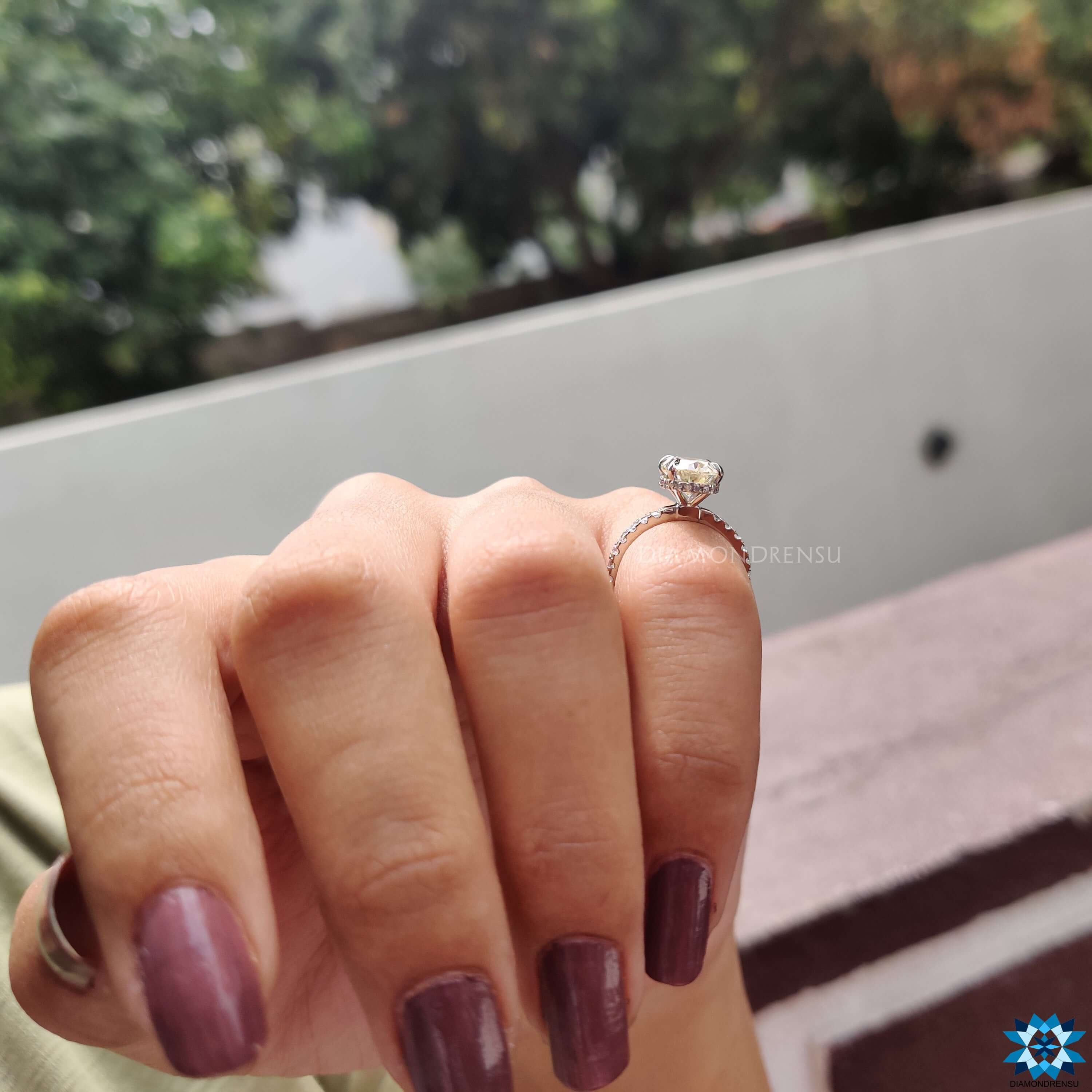 oval cut moissanite ring - diamondrensu