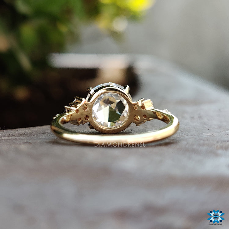 Handmade ring in yellow gold with round moissanite side stones.

