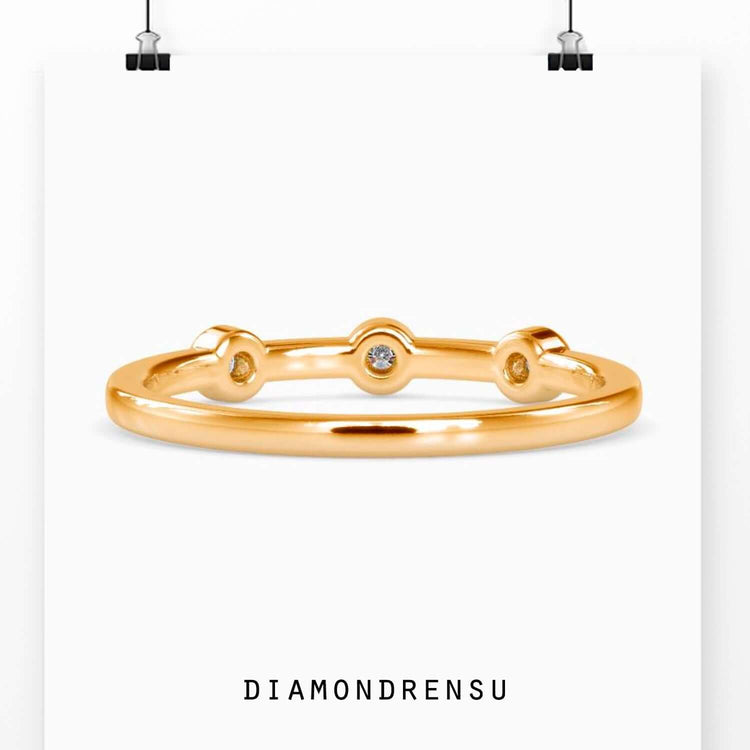Diamondrensu UK wedding band in modern bezel design.
