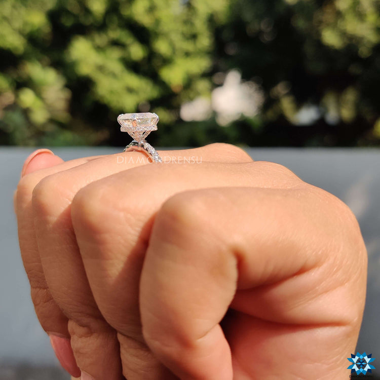 Diamondrensu UK hidden halo engagement ring.
