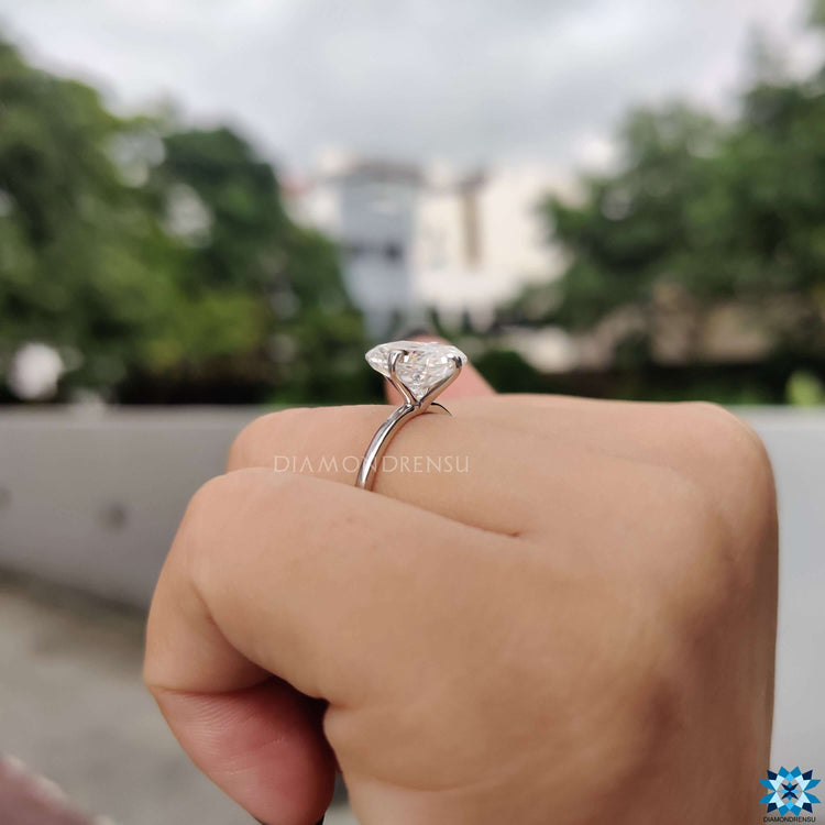 Buy radiant cut moissanite ring online.
