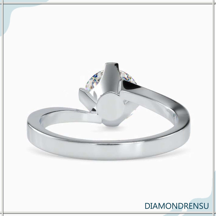Designer engagement ring in customisable setting
