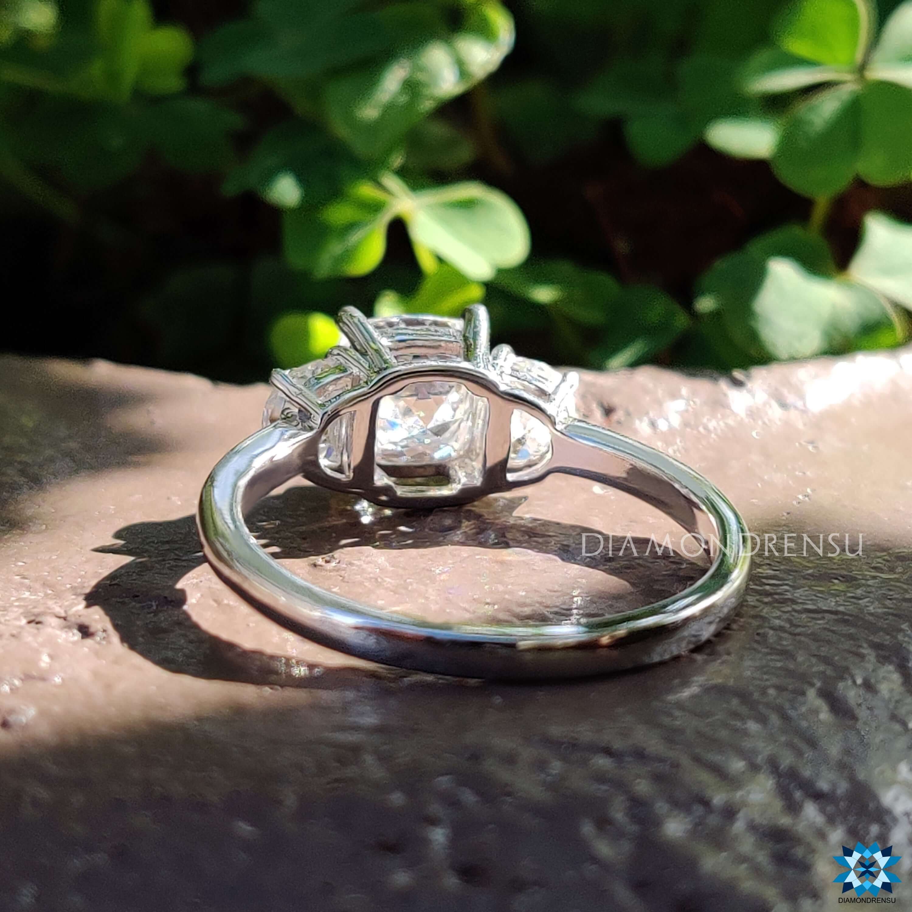 three stone engagement ring - diamondrensu