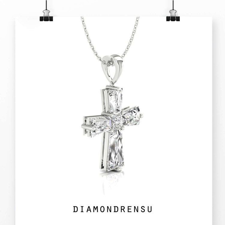 Diamondrensu UK pendant with princess cut and baguette setting.
