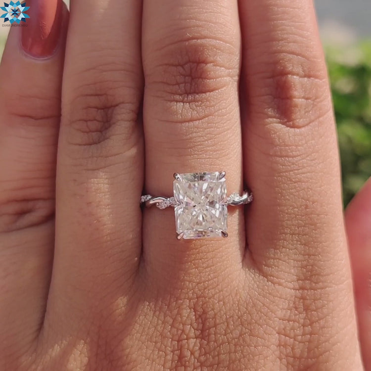 White gold ring by Diamondrensu UK.
