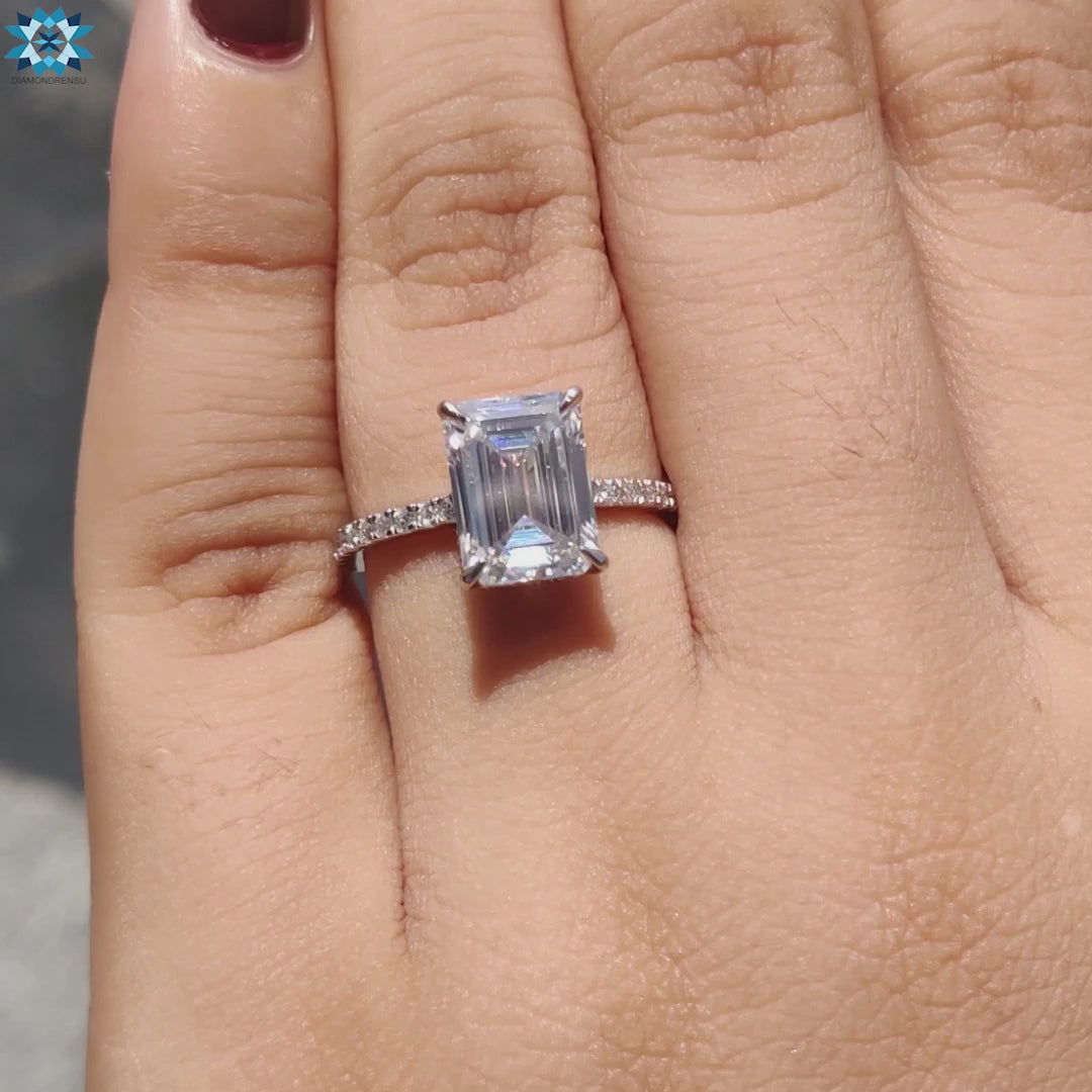 Diamondrensu UK engagement ring featuring a 4 prong claw setting for maximum brilliance.