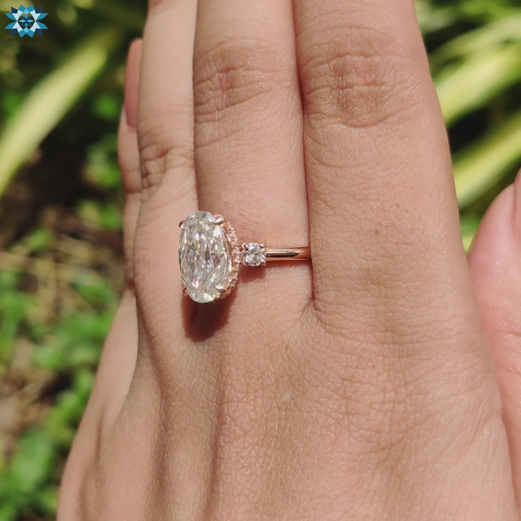 Buy moissanite ring with oval and round cuts.
