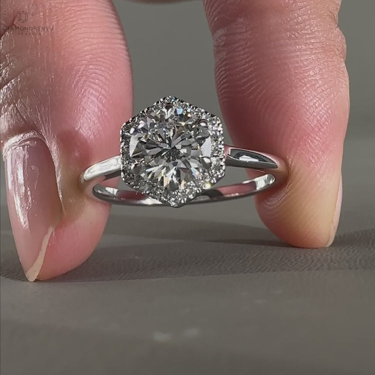 IGI-certified handmade ring featuring lab-grown diamonds for eco-friendly luxury.