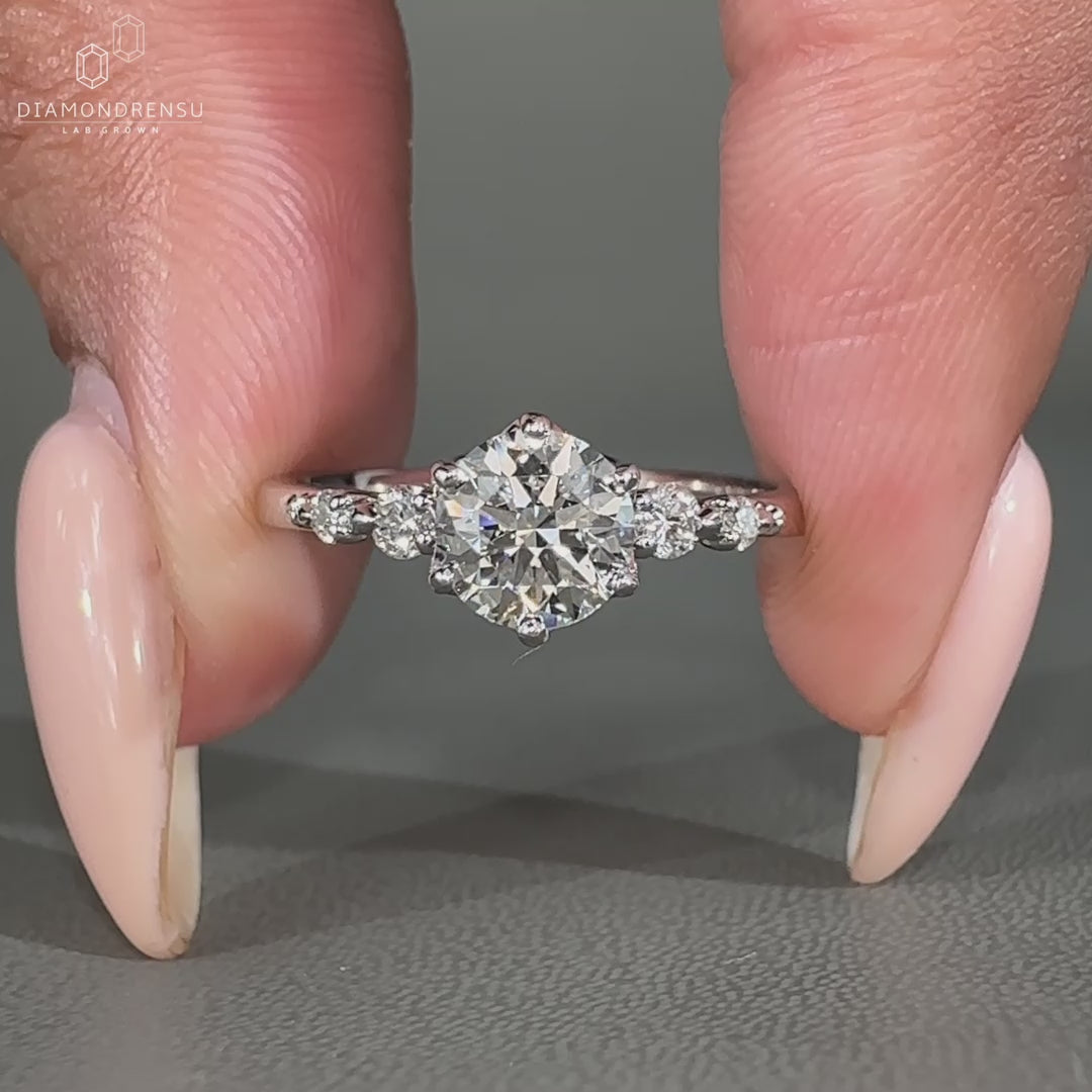Round diamond ring crafted in six round prong setting.
