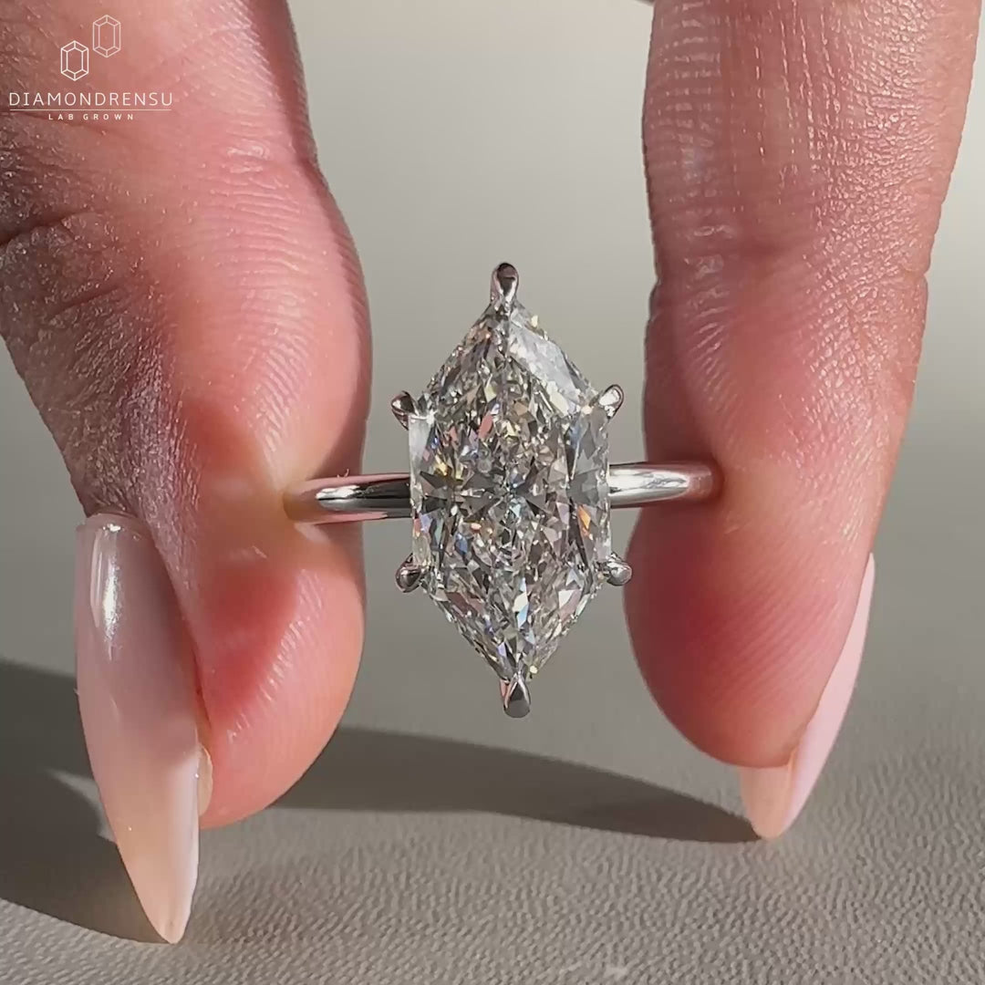 Dutch marquise diamond ring set in 6 claw prong setting.
