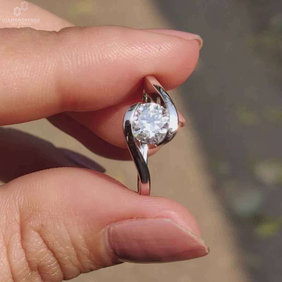 Diamondrensu uk engagement ring featuring a white gold diamond solitaire.