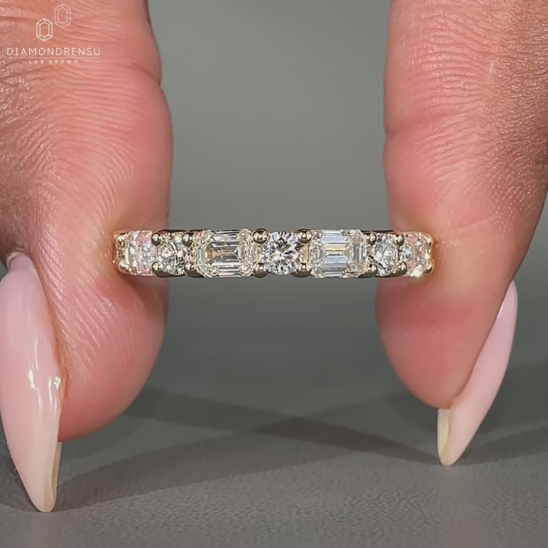Emerald Diamond Band in yellow gold

