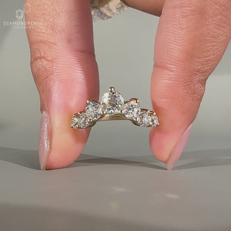 Round old European cut band in yellow gold.
