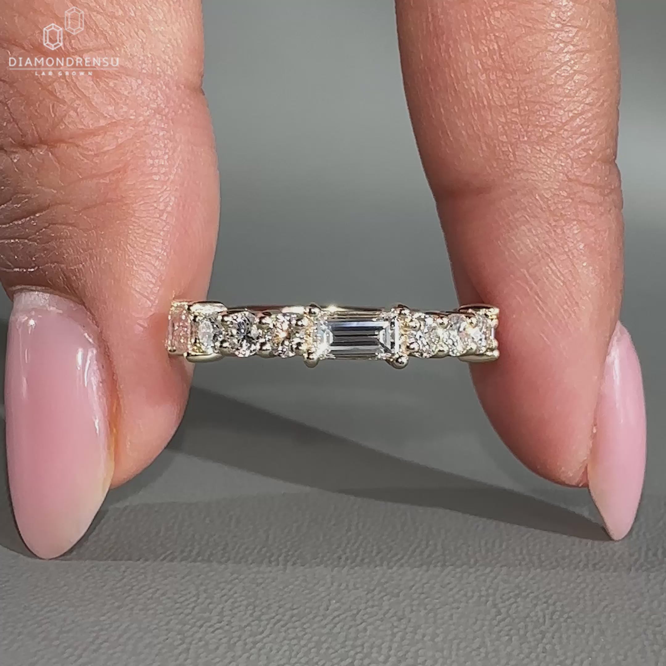 Baguette Diamond Band in yellow gold
