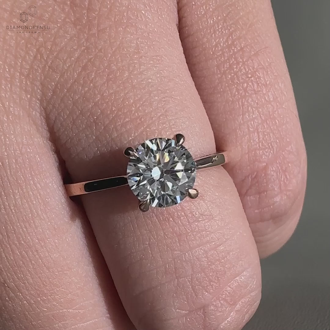 Two side pave setting that adds extra sparkle, making your engagement ring unforgettable.