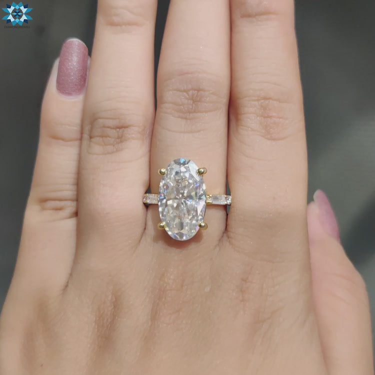 Handmade diamondrensu UK moval cut moissanite ring.
