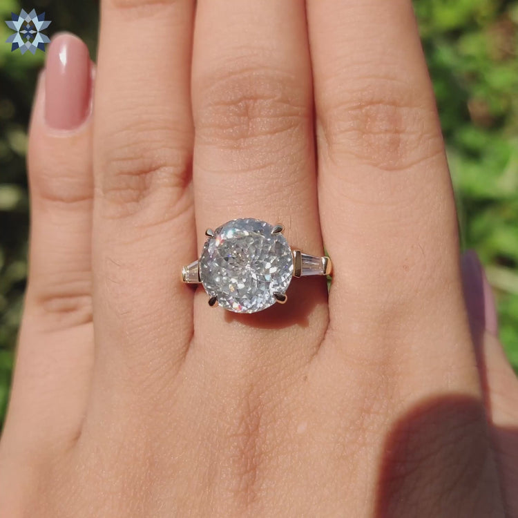 Elegant prong setting with 4 claw detail.
