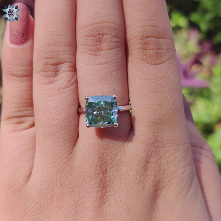 Diamondrensu UK ring in white gold solitaire style.
