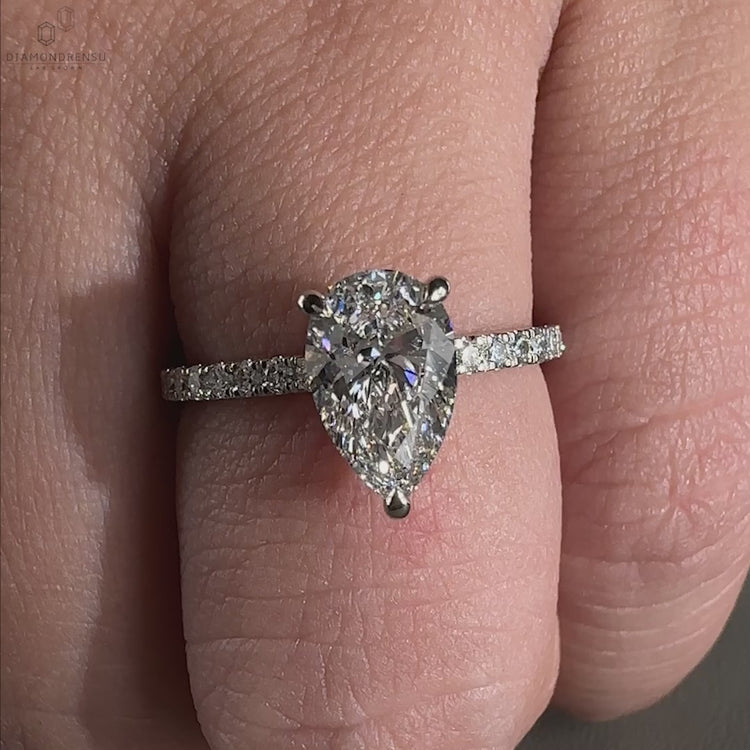 Exclusive diamondrensu UK ring for special moments.
