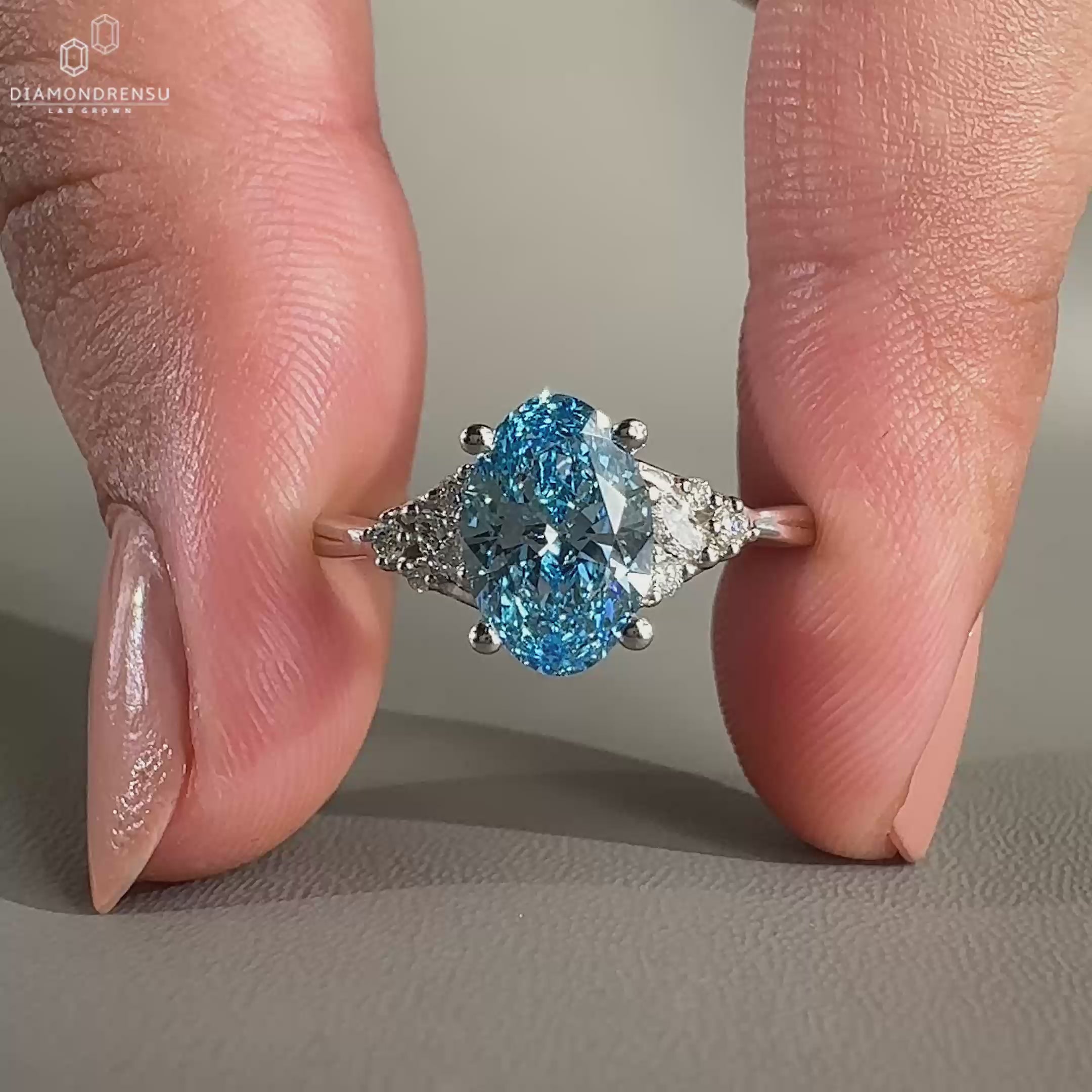 Oval diamond ring with marquise and round side diamond ring in muse setting.
